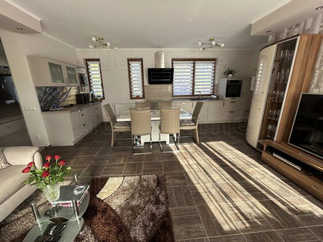 Eladó családi ház, Siófokon 159.999 M Ft, 5 szobás