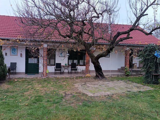 Eladó családi ház, Dunaföldváron 51.95 M Ft, 3 szobás