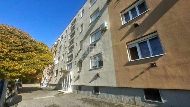 Eladó téglalakás, Keszthelyen 56 M Ft, 2+1 szobás