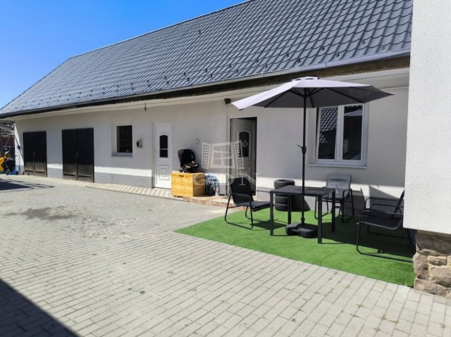 Eladó családi ház, Csomádon 124.99 M Ft, 3 szobás