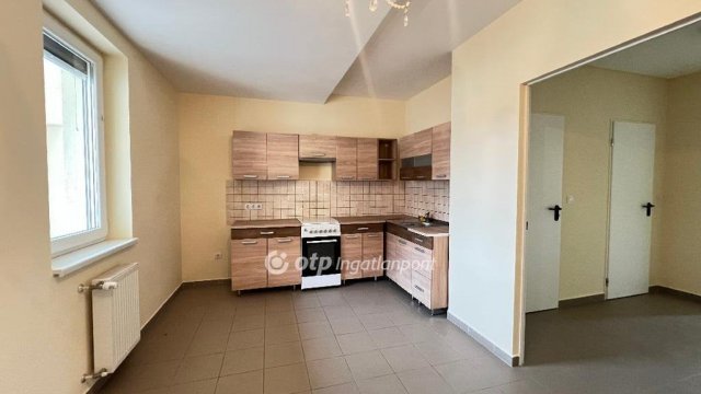 Eladó téglalakás, Egerben 62.9 M Ft, 1+2 szobás