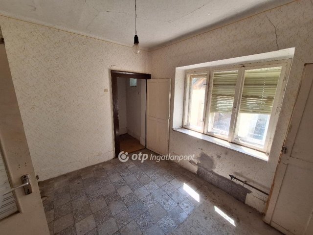 Eladó családi ház, Tiszaszentimrén 9.99 M Ft, 2 szobás