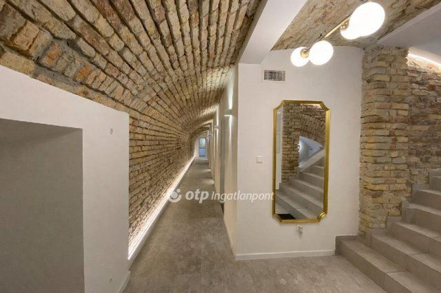 Eladó iroda, Budapesten, VI. kerületben 169 M Ft, 11 szobás