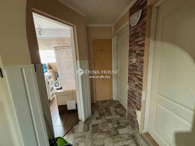 Eladó családi ház, Mogyoródon 136.5 M Ft, 10 szobás