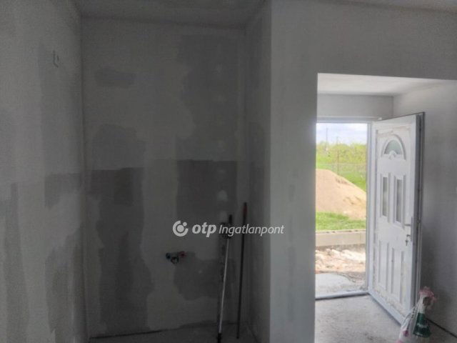 Eladó családi ház, Görbeházán 33 M Ft, 2 szobás