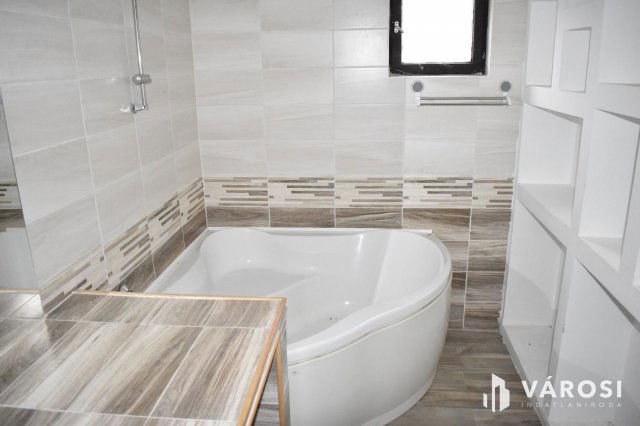 Eladó nyaraló, Gyulán 15 M Ft, 5 szobás / költözzbe.hu