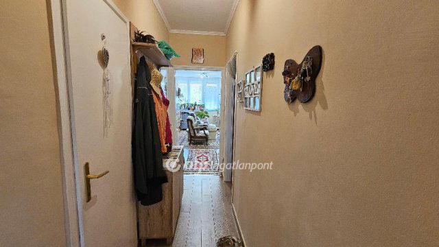 Eladó téglalakás, Szentesen 35 M Ft, 1+1 szobás