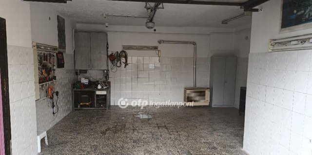 Eladó családi ház, Pécsett 74 M Ft, 2+1 szobás