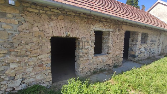 Eladó családi ház, Mencshelyen 118.9 M Ft, 5 szobás