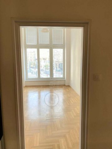 Kiadó iroda, Budapesten, V. kerületben, Ferenciek terén, 1 szobás