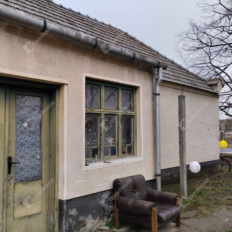 Eladó családi ház, Kemenesszentpéteren 18 M Ft, 3 szobás