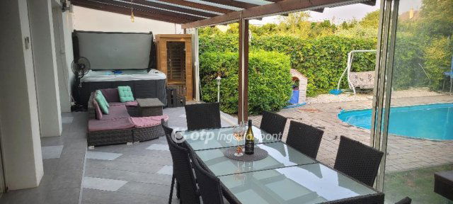 Eladó családi ház, Dunaharasztin 210 M Ft, 7 szobás