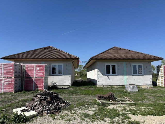 Eladó ikerház, Iszkaszentgyörgyön 81.9 M Ft, 4 szobás