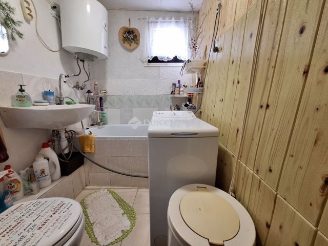 Eladó családi ház, Bicskén 23.5 M Ft, 2 szobás