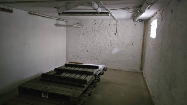 Kiadó ipari ingatlan, Komlón, Kossuth Lajos utcában 25 E Ft / hó
