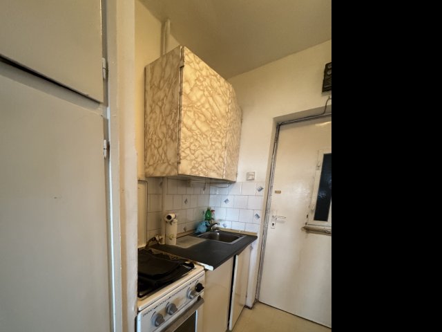 Eladó panellakás, Pécsett 22.9 M Ft, 1 szobás