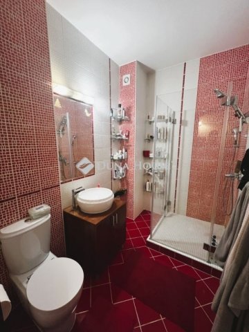 Eladó családi ház, Pilisvörösváron 213.9 M Ft, 6 szobás