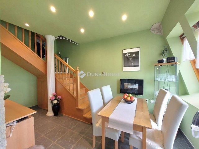 Eladó téglalakás, Székesfehérvárott 89.9 M Ft, 4 szobás