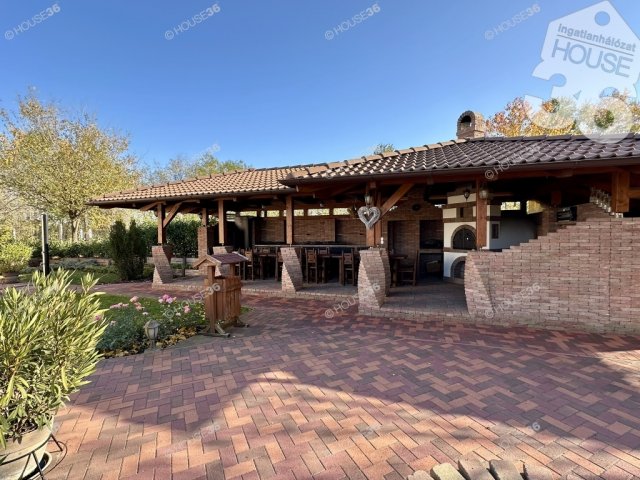 Eladó családi ház, Kecskeméten 224.9 M Ft, 7 szobás