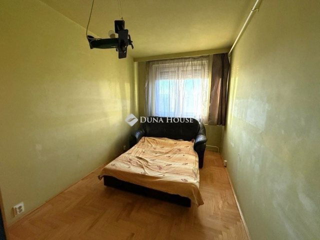 Eladó panellakás, Kecskeméten 47.5 M Ft, 3 szobás