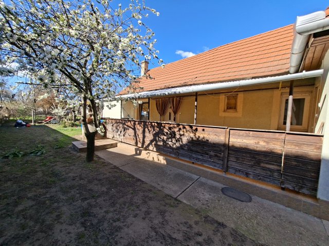 Eladó családi ház, Veresegyházon 60 M Ft, 1+1 szobás