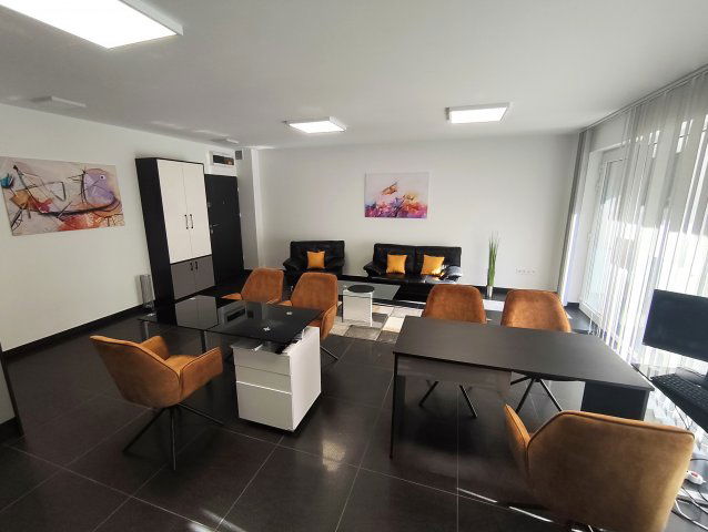 Eladó üzlethelyiség, Komáromban 45 M Ft, 1 szobás