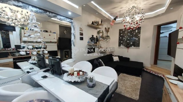 Eladó ikerház, Dunakeszin 178 M Ft, 6 szobás