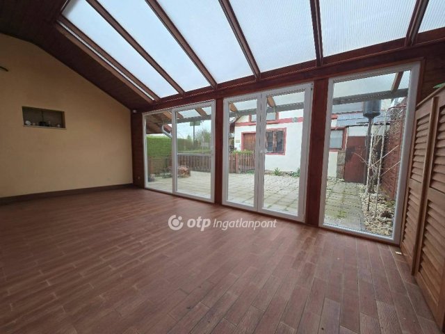 Eladó ikerház, Pápán 58.9 M Ft, 2+1 szobás