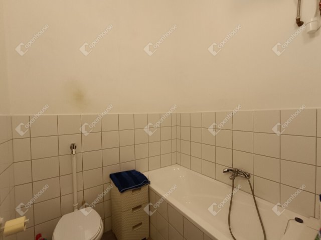 Eladó téglalakás, Sopronban 22 M Ft, 1 szobás