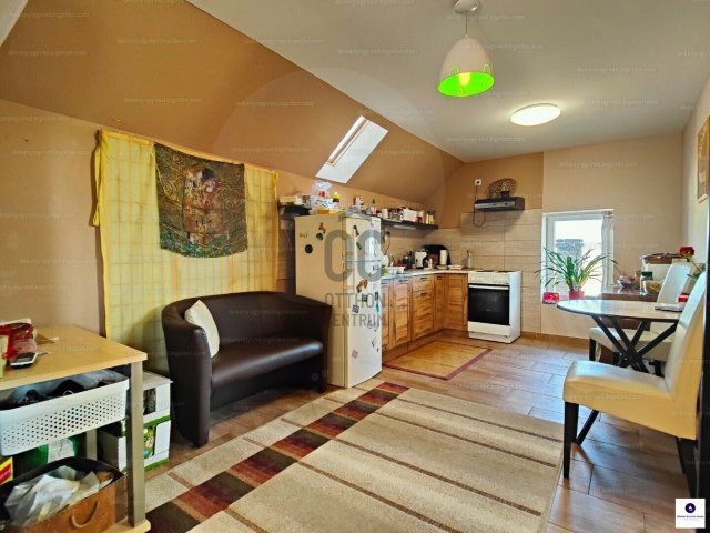 Eladó családi ház, Pécsett 47 M Ft, 2 szobás