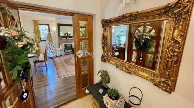 Eladó családi ház, Budapesten, II. kerületben 265 M Ft, 9 szobás