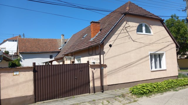 Eladó családi ház, Szekszárdon 42.9 M Ft, 4 szobás