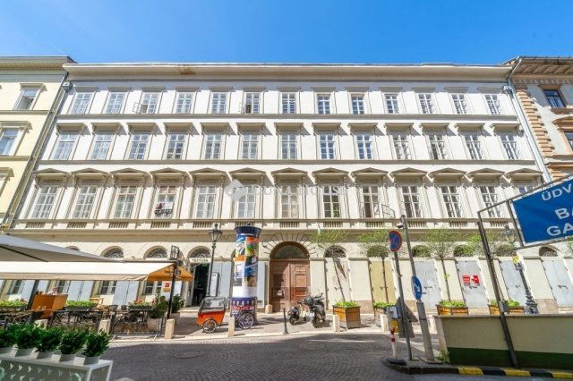 Eladó téglalakás, Budapesten, V. kerületben 189 M Ft, 2 szobás