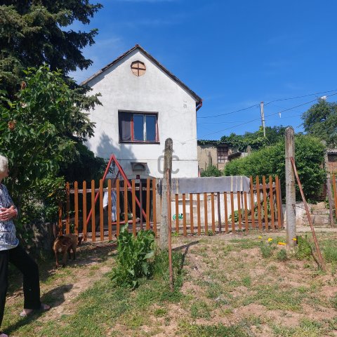 Eladó családi ház, Pécsett 22 M Ft, 3 szobás