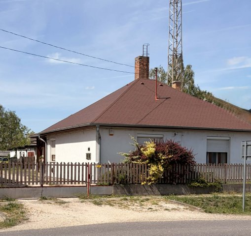 Eladó családi ház, Sárbogárdon 50 M Ft, 3 szobás