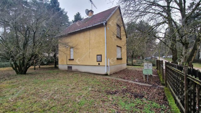 Eladó nyaraló, Komáromban 40 M Ft, 3 szobás