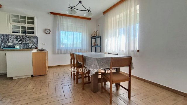 Eladó családi ház, Ercsiben 99 M Ft, 2+4 szobás