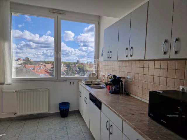 Kiadó iroda, Székesfehérvárott 106 E Ft / hó