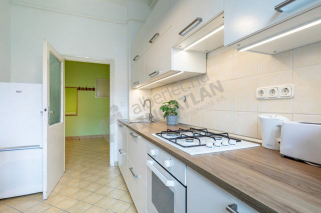 Kiadó téglalakás, albérlet, I. kerületben, Attila úton