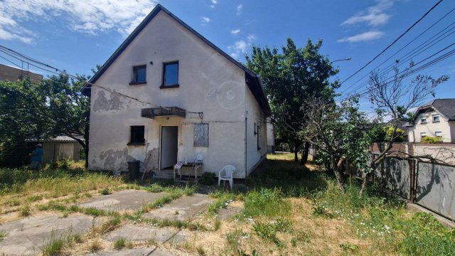 Eladó családi ház, Szigetszentmiklóson 92 M Ft, 9 szobás