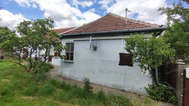 Eladó családi ház, Nyírcsaholyon 12 M Ft, 2 szobás