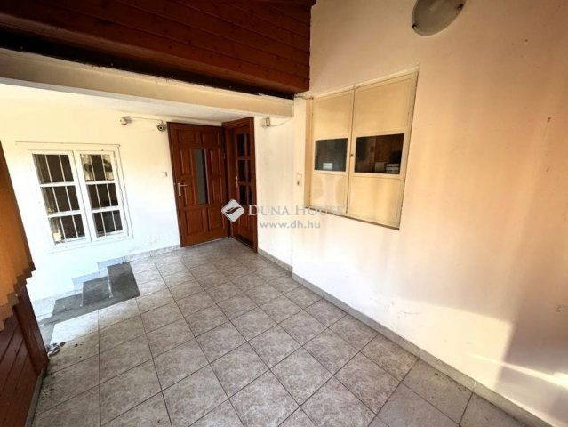 Eladó családi ház, Szigetszentmiklóson 99.9 M Ft, 4 szobás