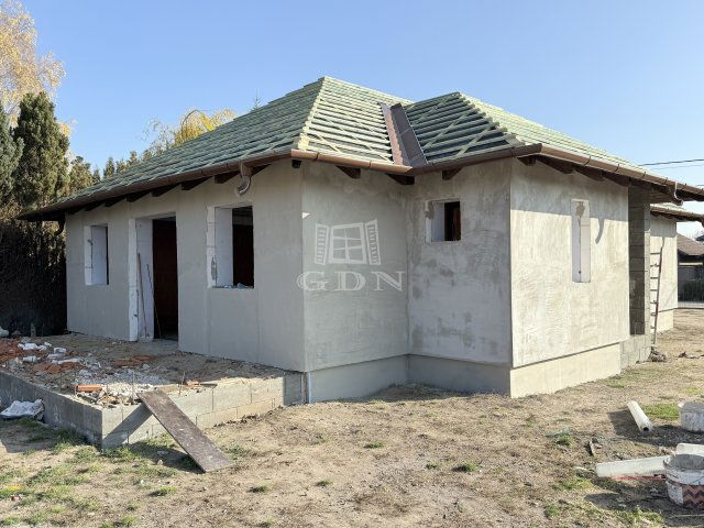 Eladó családi ház, Dányon 59.9 M Ft, 4 szobás