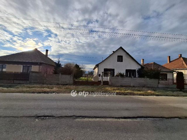 Eladó családi ház, Nagykerekin 15 M Ft, 3 szobás