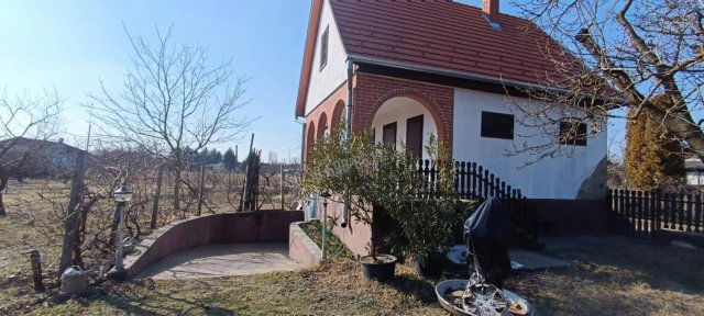 Eladó családi ház, Kunpeszéren 19.99 M Ft, 2 szobás