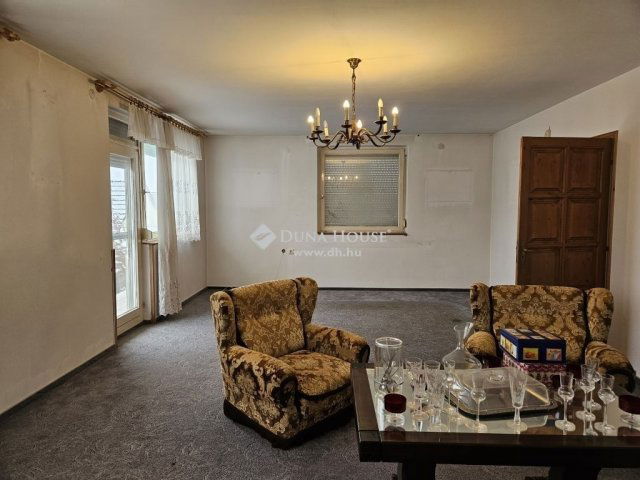 Eladó családi ház, Véménden 44.9 M Ft, 4 szobás