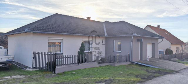 Eladó családi ház, Úrkúton 94.9 M Ft, 4 szobás