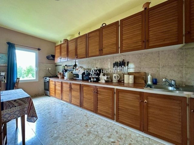 Eladó családi ház, Abaligeten 139 M Ft, 9 szobás