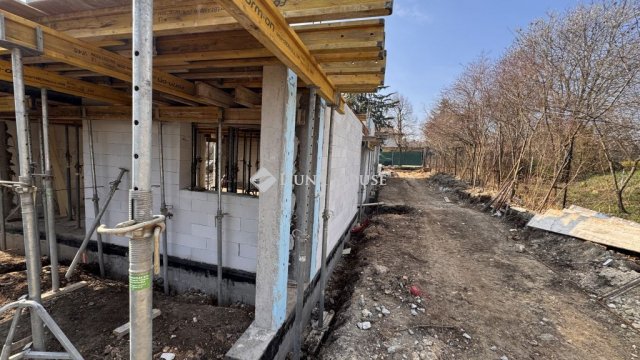 Eladó ikerház, Budapesten, III. kerületben 198.5 M Ft, 4 szobás