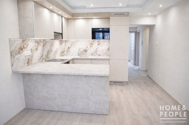 Eladó téglalakás, Szegeden 54.99 M Ft, 2 szobás